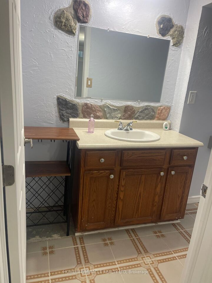 Property Photo: 87 Renny Crescent ON N6E 2C4