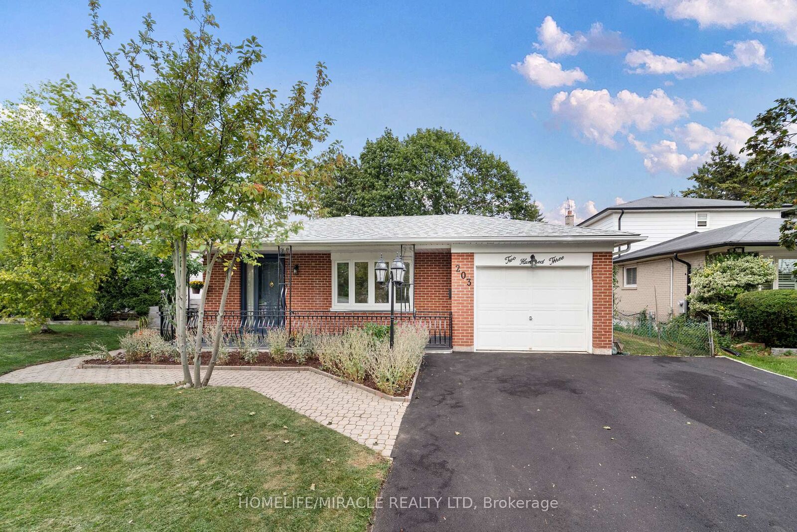 Property Photo:  203 Centennial Road  ON M1C 2A2 