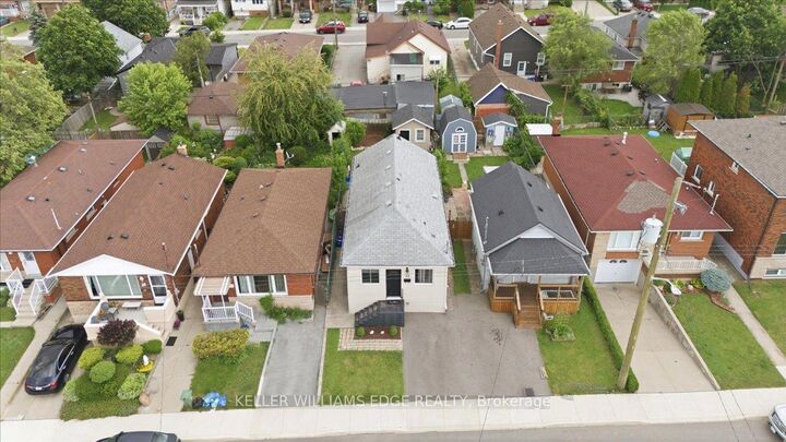 22 Delena Avenue N — photo 1