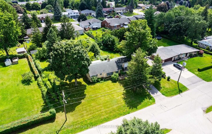 Property Photo: 27 Rothsay Avenue ON N2B 3A2