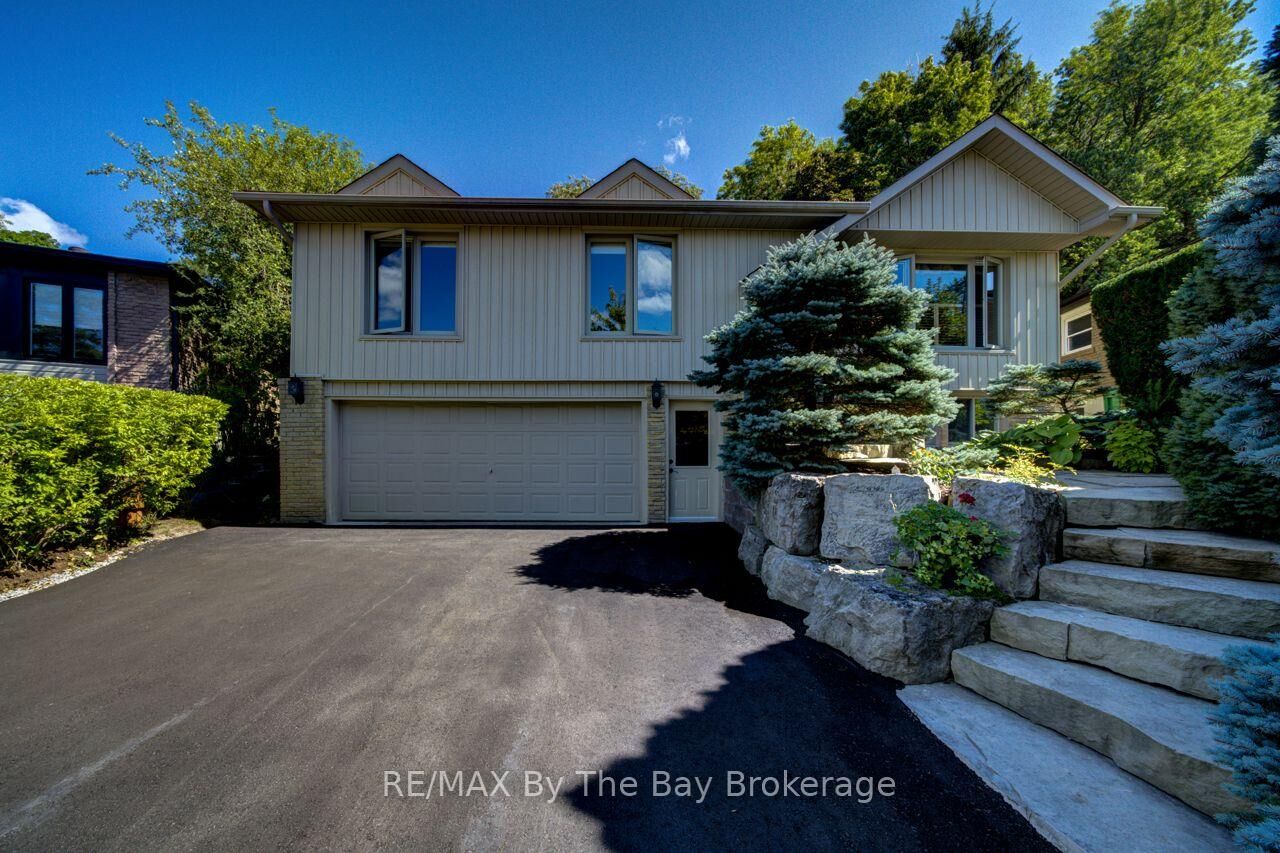 Property Photo: 50 Hilltop Court ON L7E 2P8