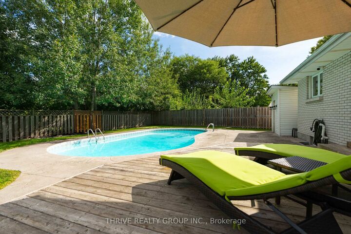 Property Photo: 26 Heath Place ON N5Z 4G6