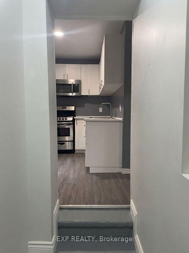Property Photo:  70 Victoria Avenue S 9  ON L8N 2S7 