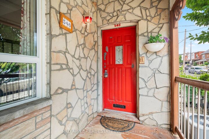 Property Photo: 546 Dufferin Street ON M6K 2A7