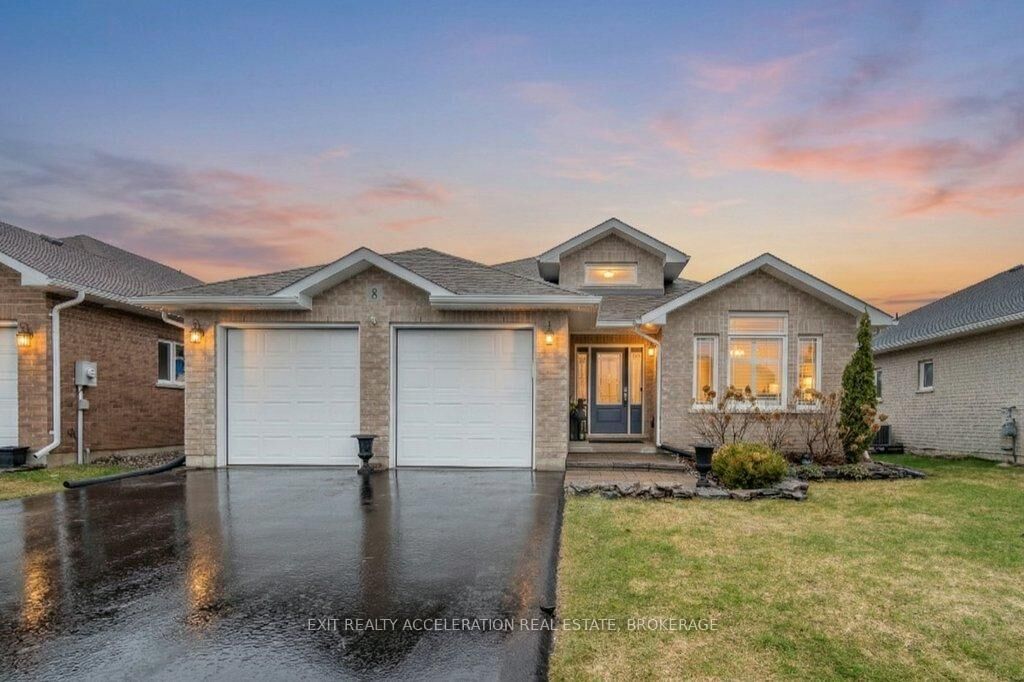 Property Photo:  8 Briarwood Crescent  ON K7R 0C2 
