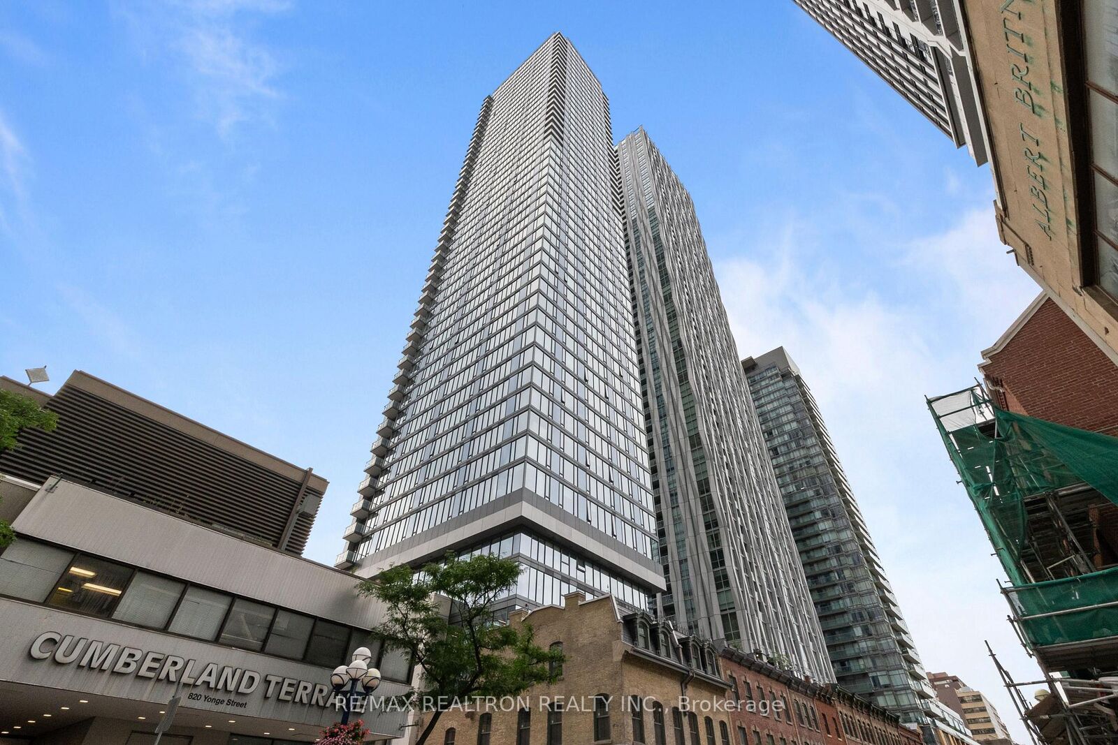 Property Photo: 8 Cumberland Street 2704 ON M4W 0B6