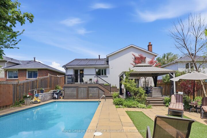 Property Photo: 2580 Homelands Drive ON L5K 1H6