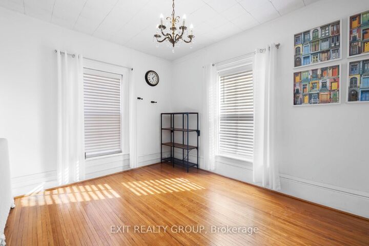 Property Photo:  92 Cedar Street  ON K8P 3M4 