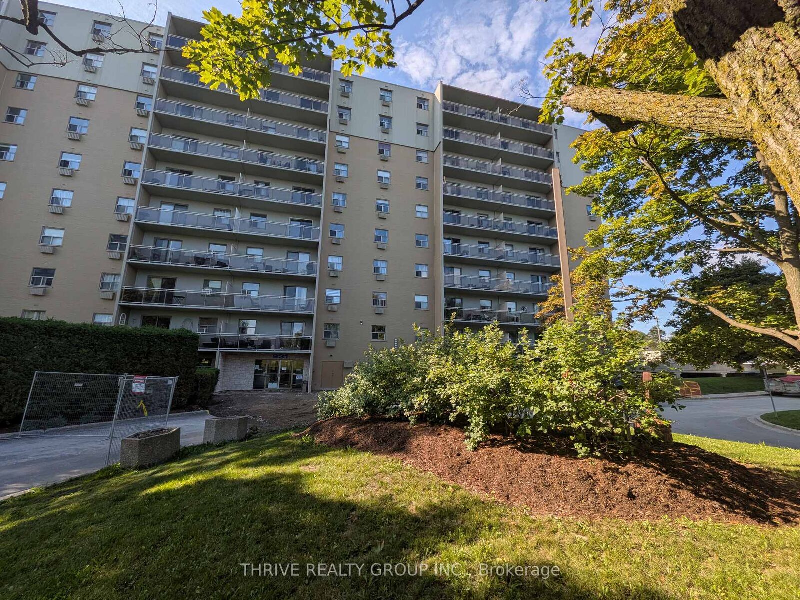 Property Photo:  931 Wonderland Road S 111  ON N6K 2X6 
