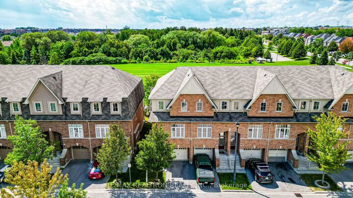 Property Photo:  28 Burtonbury Lane  ON L1Z 0L3 