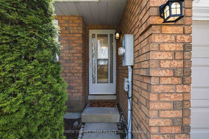 60 Pidduck Street — photo 1