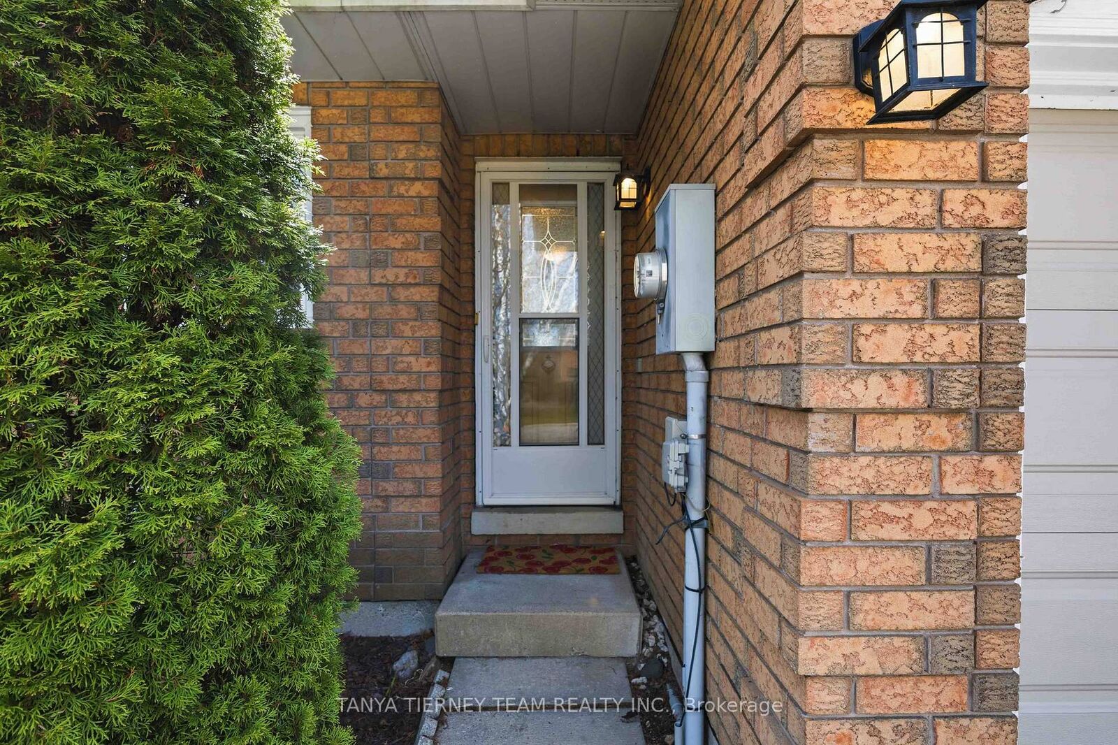 Property Photo: 60 Pidduck Street ON L1E 2W2