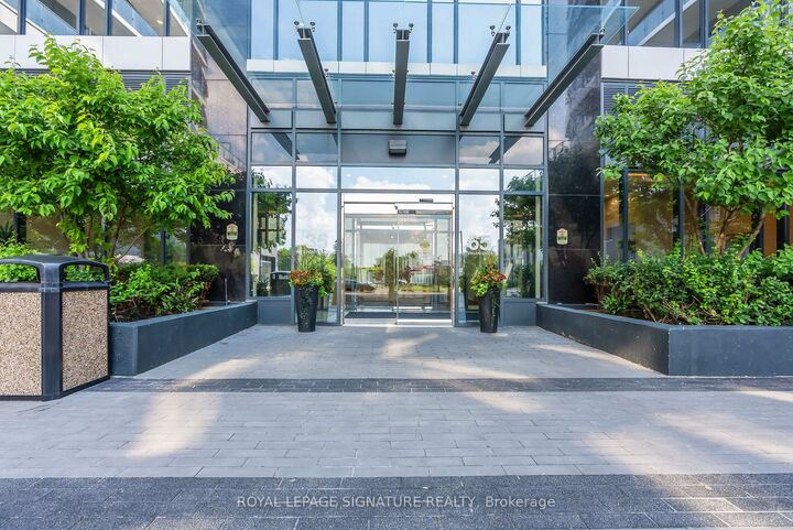 Property Photo: 35 Watergarden Drive 218 ON L5R 0G8