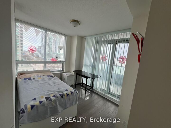 Photo de la propriété:  50 Brian Harrison Way 802  ON M1P 5J4 