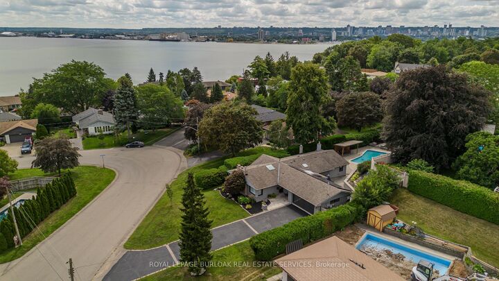 Property Photo: 892 North Shore Boulevard W ON L7T 1A8