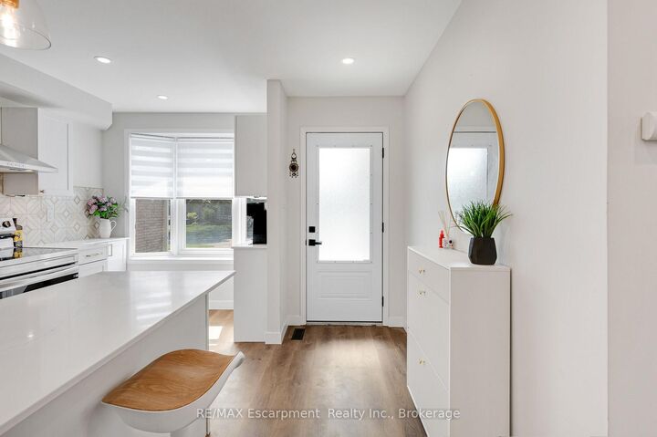 Property Photo: 2265 Middlesmoor Crescent ON L7P 3X2