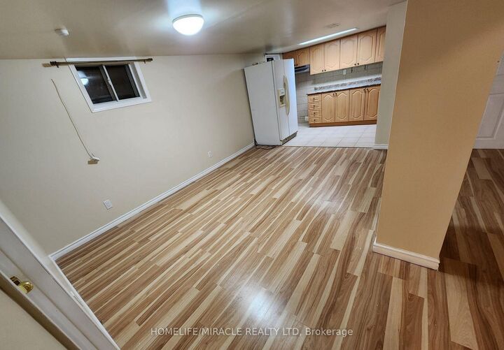Property Photo:  45 Huntington Avenue Lower  ON M1K 4K9 