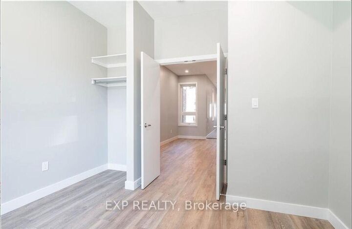 Property Photo:  104 Wellington Street N 2  ON L8R 1N3 