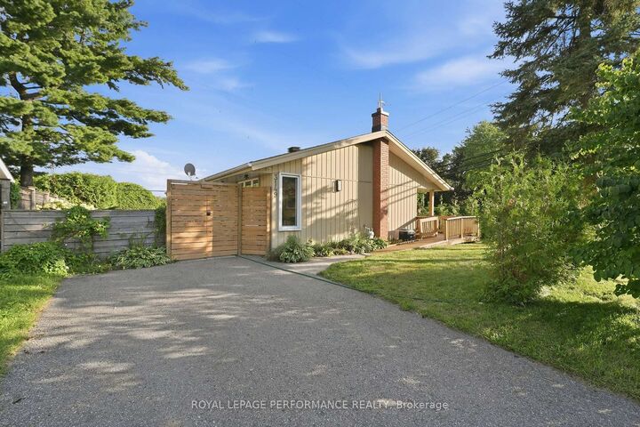 3149 Southmore Drive E — photo 1