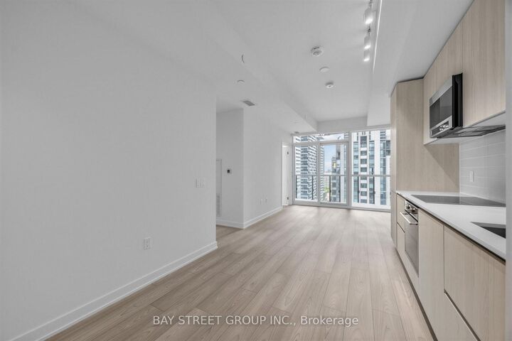 Property Photo: 110 Broadway Avenue 1602 ON M4P 1V7