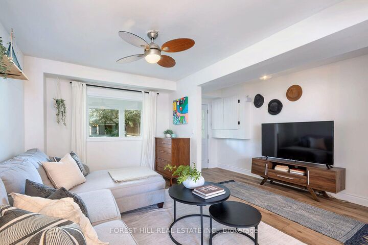 Photo de la propriété:  55 Vanevery Street  ON M8V 1Y5 