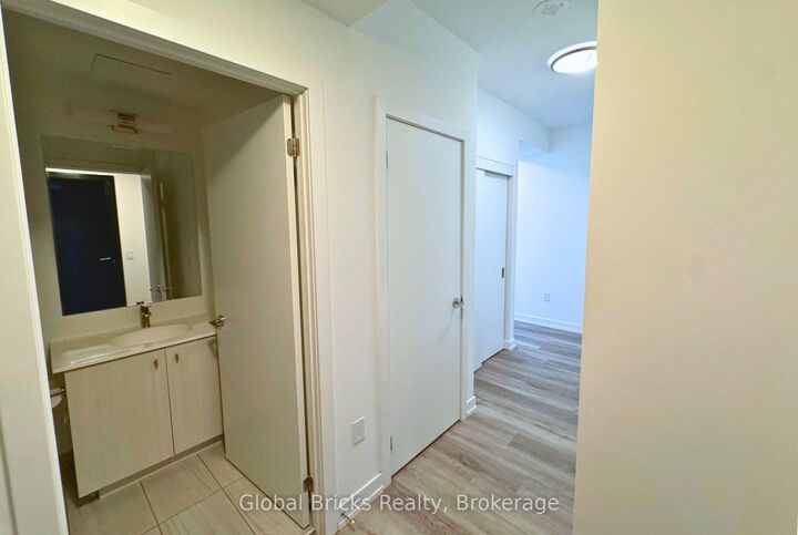Property Photo:  5 Wellington Street S 612  ON N2G 0E3 