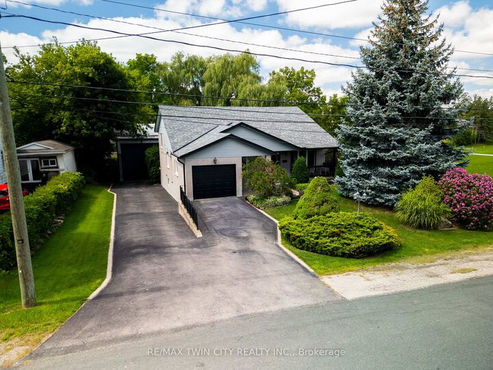 Property Photo: 108 Queensway Drive ON N3B 2T5