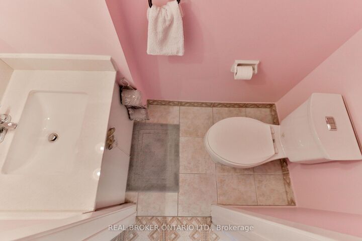 Property Photo:  1764 Rathburn Road E 16  ON L4W 2N8 