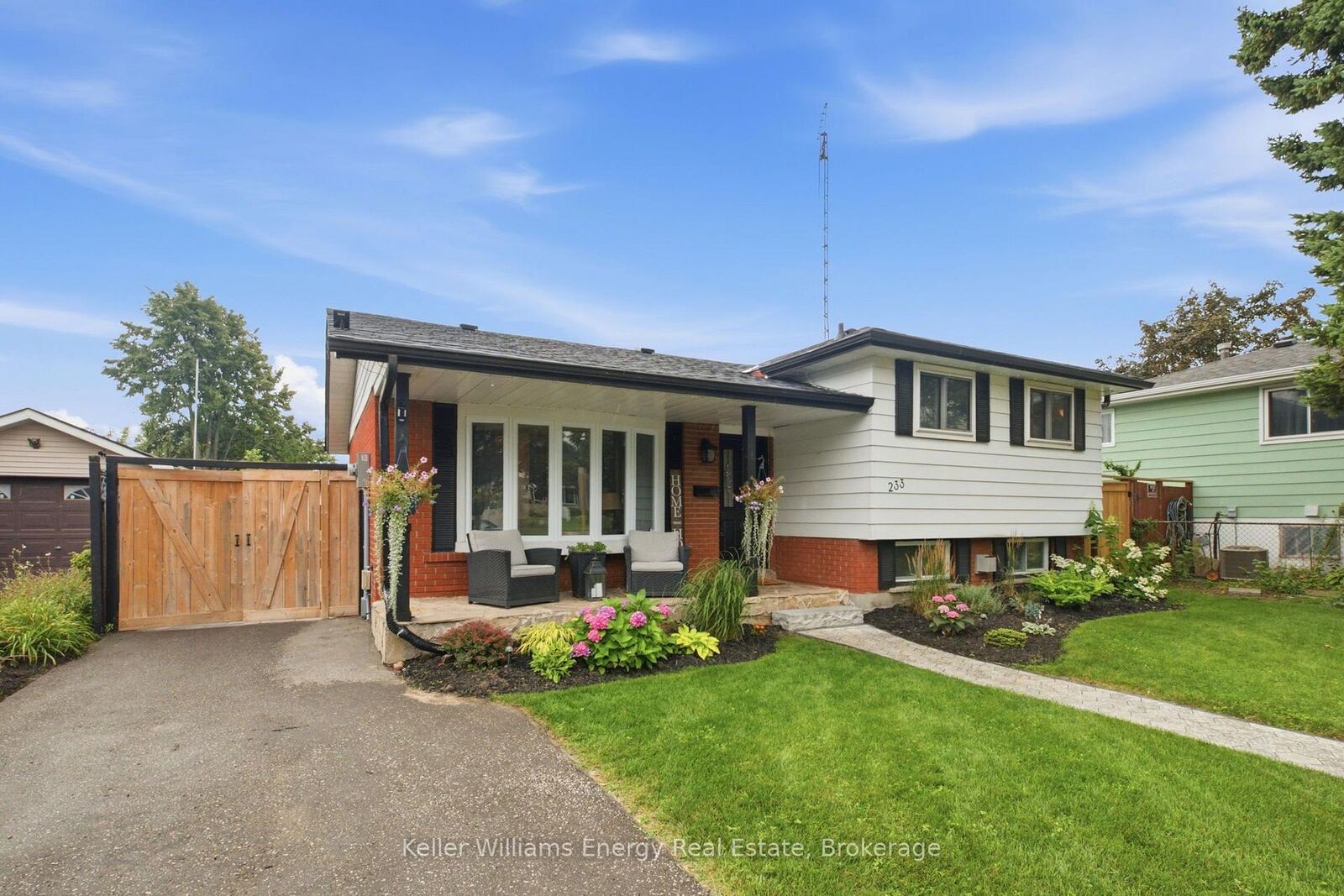 Property Photo:  233 Phillip Murray Avenue  ON L1J 1G8 