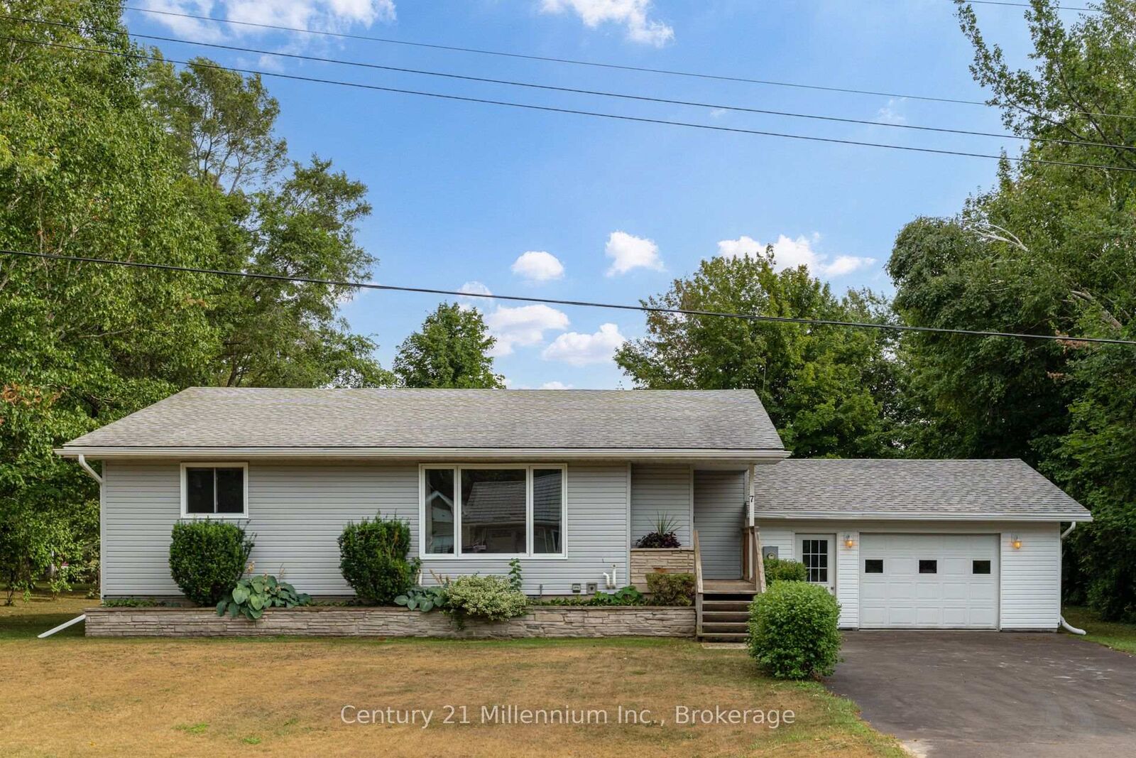 Property Photo: 7 Point View Drive ON N0H 1W0