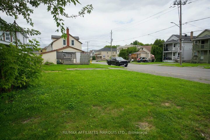 Property Photo:  829 First Street E  ON K6H 1M9 