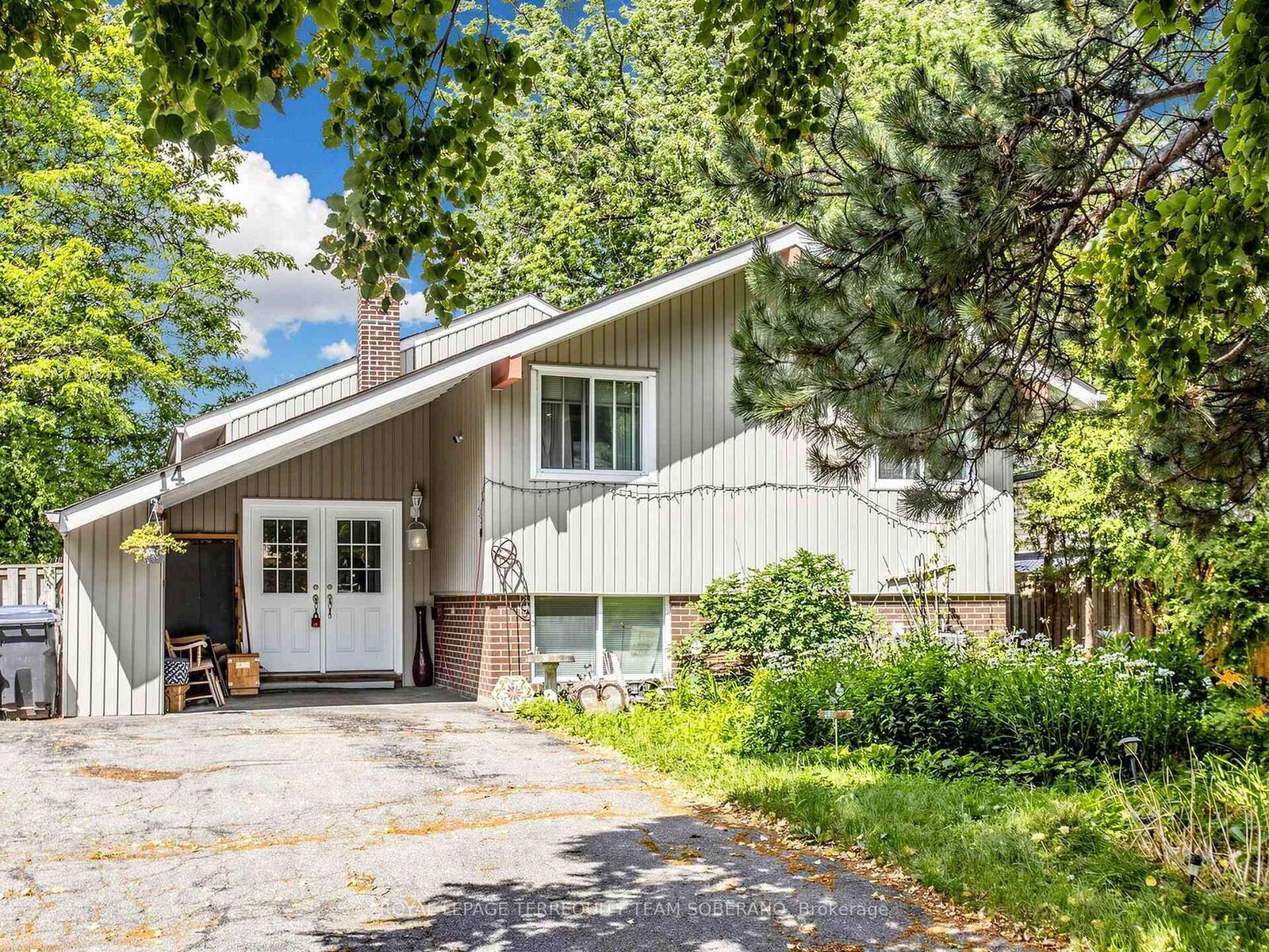 Property Photo: 14 Rosswood Crescent ON M1P 3N2