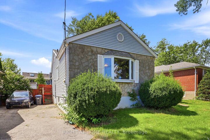 Property Photo: 1290 Strathy Avenue ON L5E 2K8