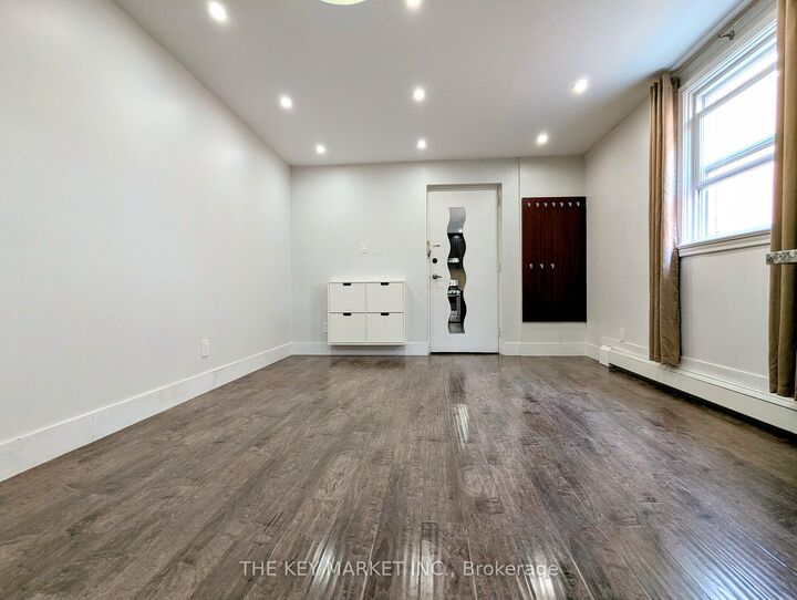 Property Photo:  211 St Clements Avenue 2  ON M4R 1H3 