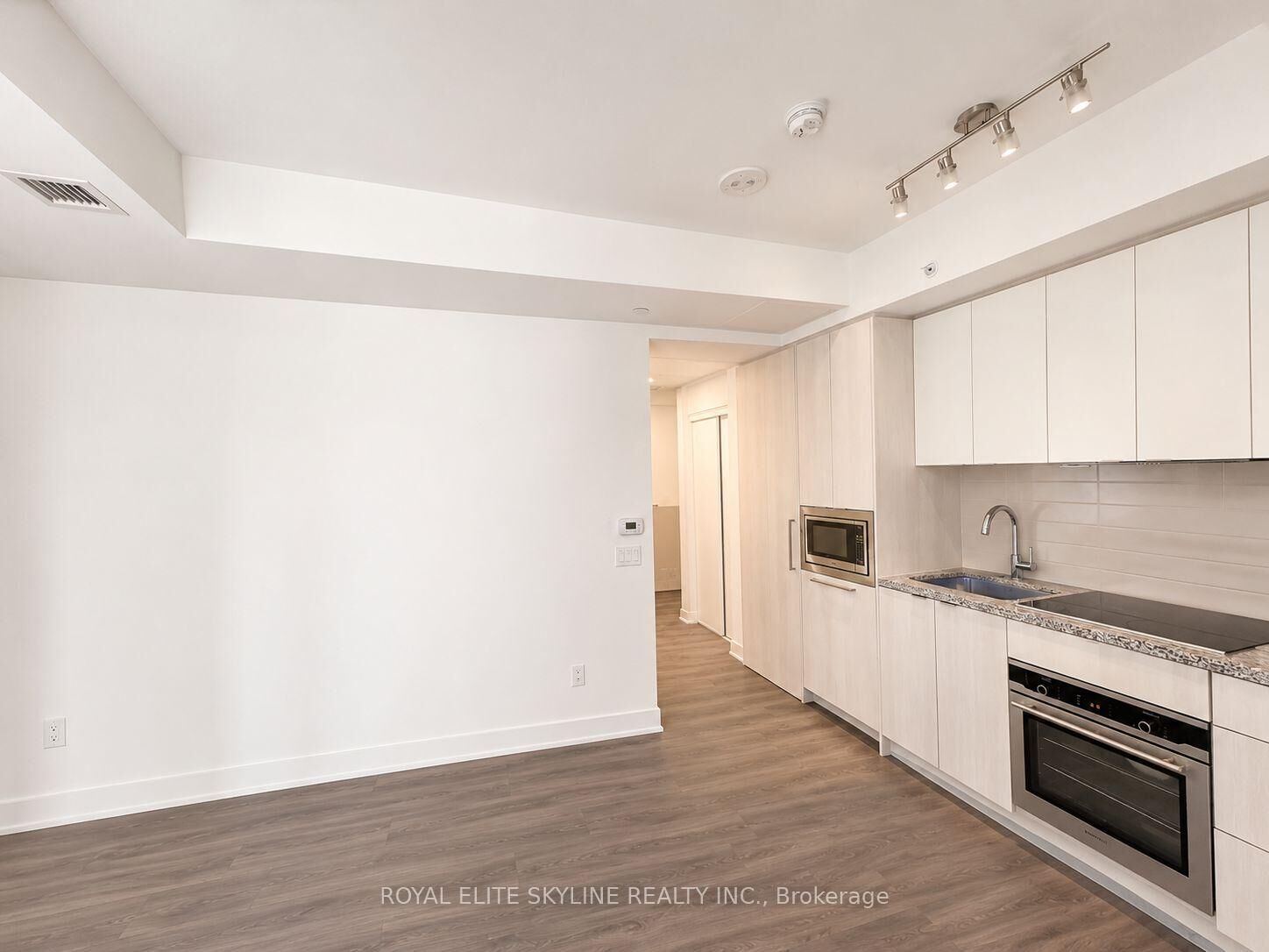 Property Photo: 115 Blue Jays Way 2812 ON M5V 0N4