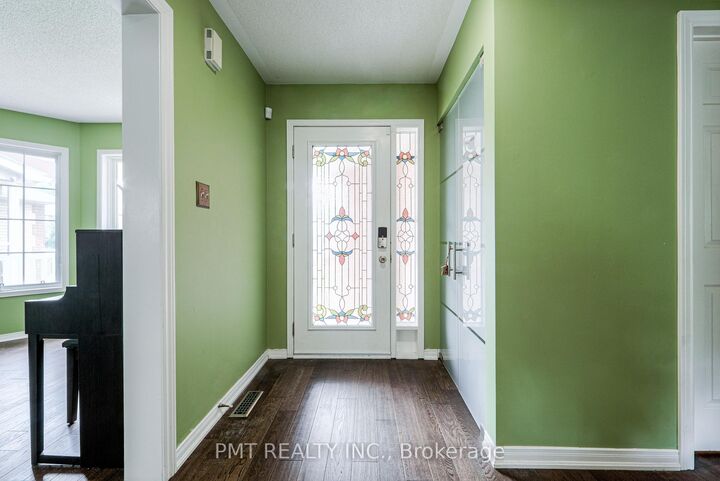 Property Photo: 6364 Alderwood Trail ON L5N 6X1