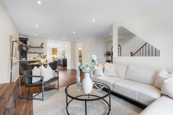 16 Streathern Way — photo 1