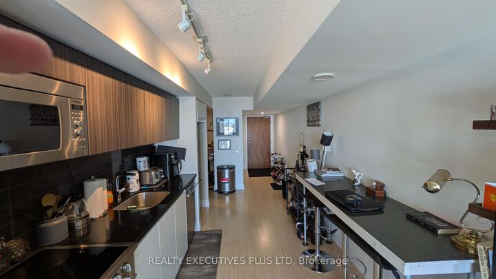 Property Photo:  85 Queens Wharf Road 4002  ON M5V 0J9 
