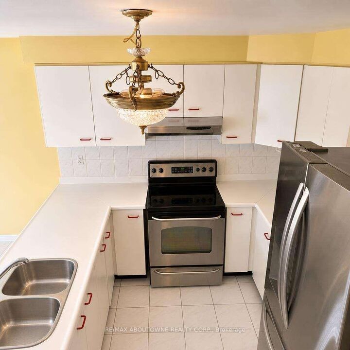Property Photo: 512 Chieftan Circle ON L4Z 3A3