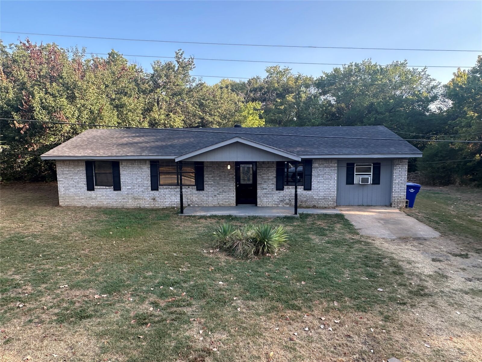 Property Photo:  413 E Leecraft  OK 74733 
