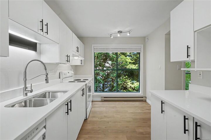 Property Photo: 1190 View St #303 BC V8V 5J2