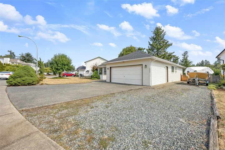 Property Photo:  2555 Nadely Cres  BC V9T 6A3 