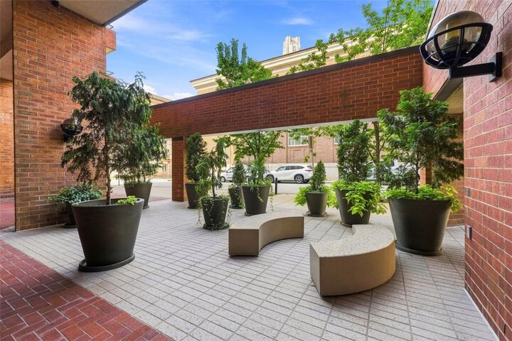 Property Photo: 307 S Dithridge St 505 PA 15213