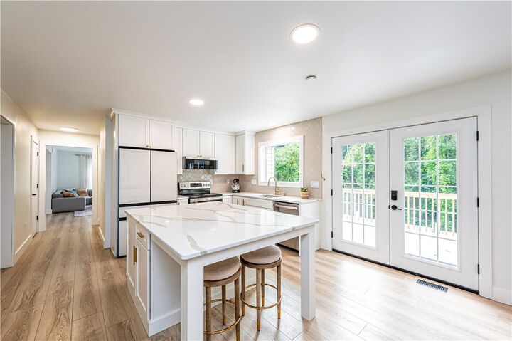 Property Photo:  328 Comstock Dr  PA 15642 