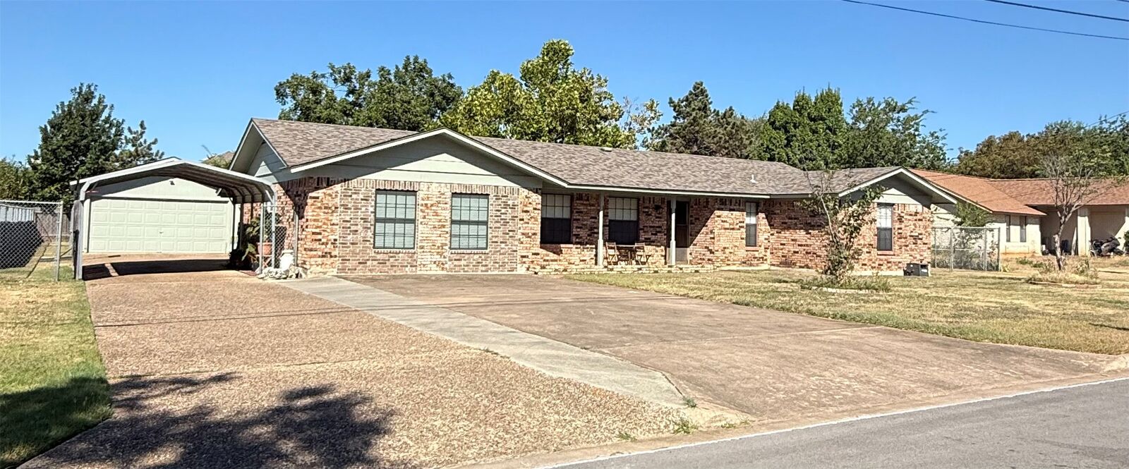 Property Photo: 205 Parkway Drive TX 78613
