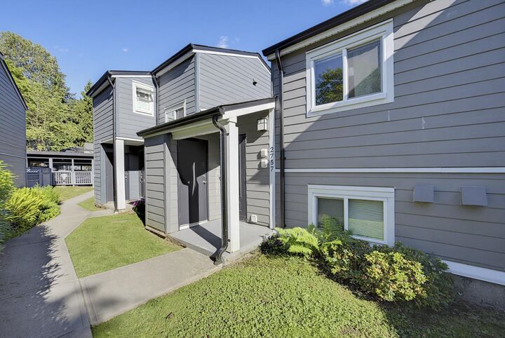 Property Photo:  2757 Ellerslie Avenue  BC V5B 4R9 