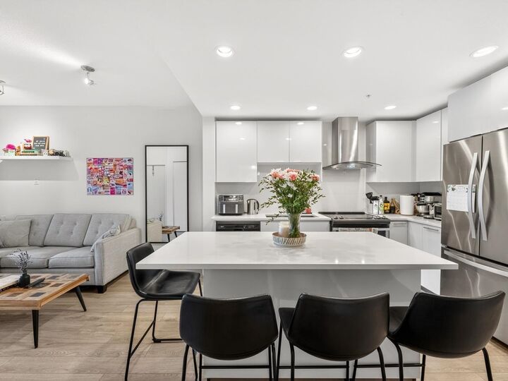 Property Photo: 723 W 3rd Street 423 BC V7M 0E4