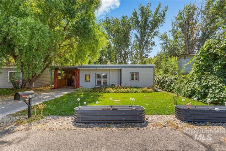 Property Photo:  3213 W Edgemoor Road  ID 83703 