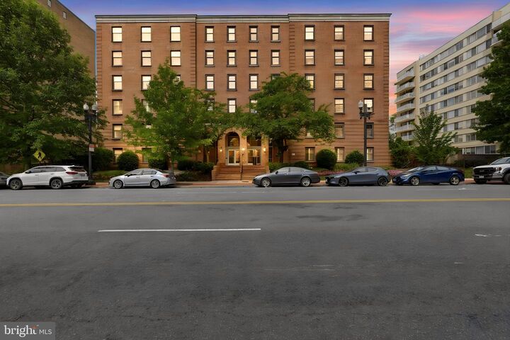 Property Photo:  2828 Wisconsin Avenue NW 114  DC 20007 