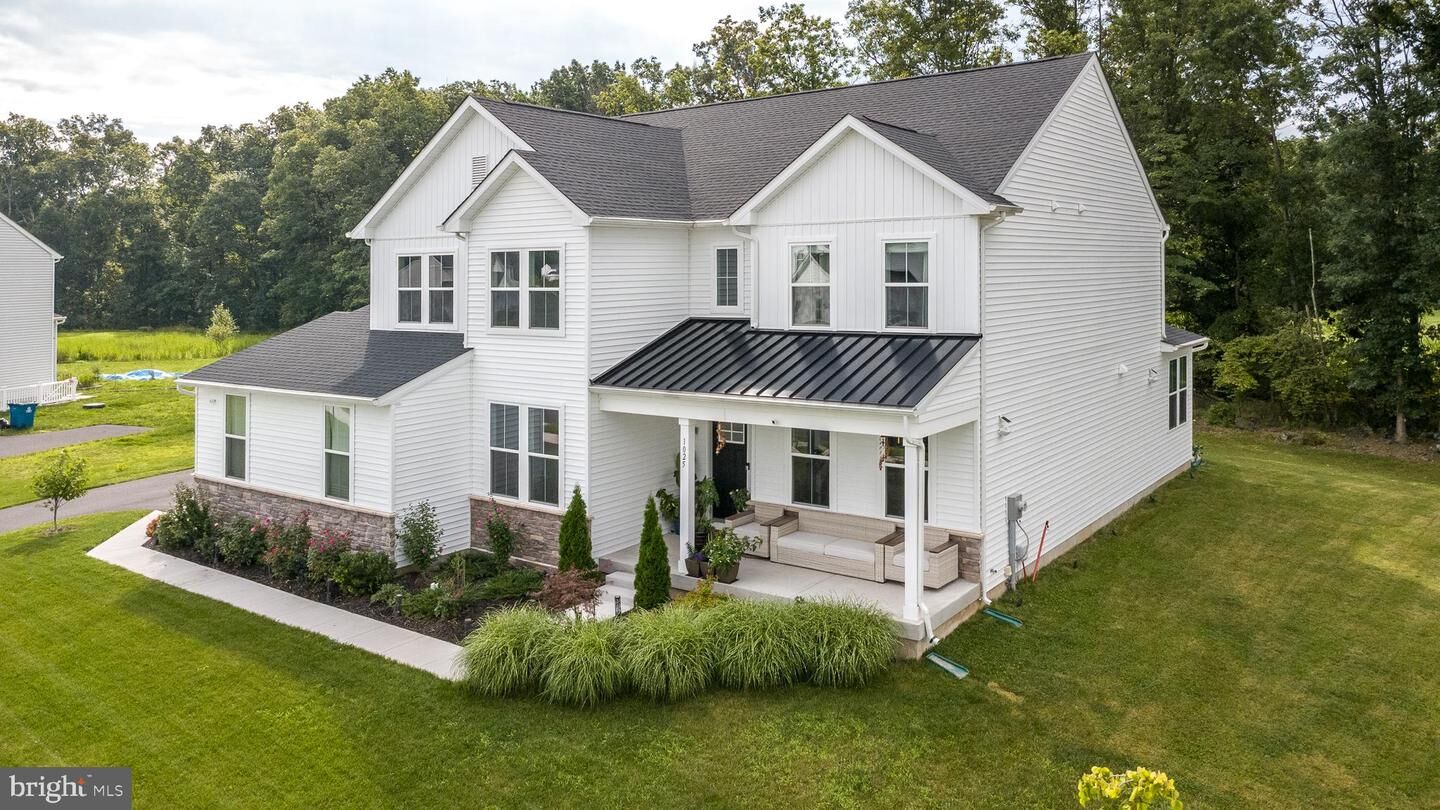 Property Photo: 1025 Mariwill Drive PA 18951